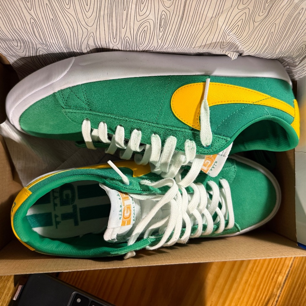 BRAND NEW - WORN ONCE - MENS NIKE SB ZOOM BLAZER LOW PRO GT 10.5 LKY GRN/UNI GLD